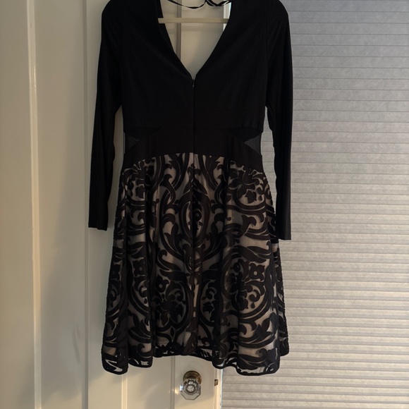 XSCAPE Black and Nude knee length dress - Picture 2 of 3